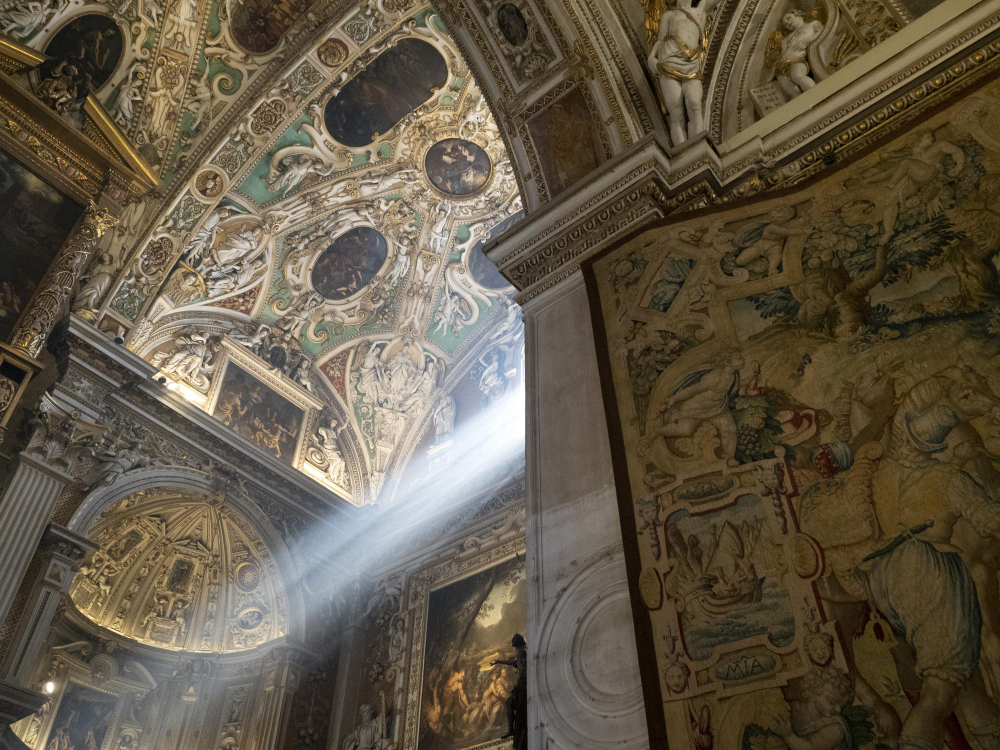 Un buttero accoglie i visitatori all’ingresso di Alberese