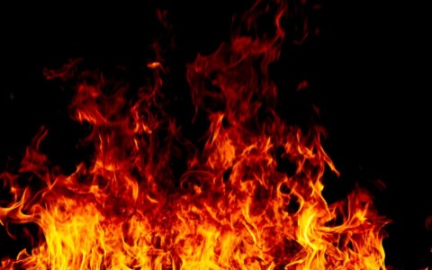Incendi in Maremma minacciano abitazioni e campagne