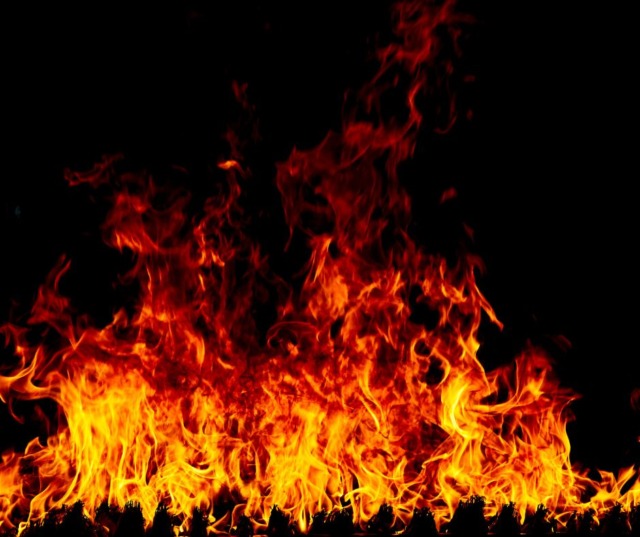 Incendi in Maremma minacciano abitazioni e campagne