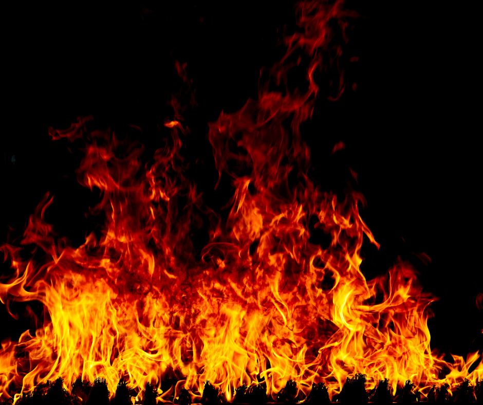 Incendi in Maremma minacciano abitazioni e campagne