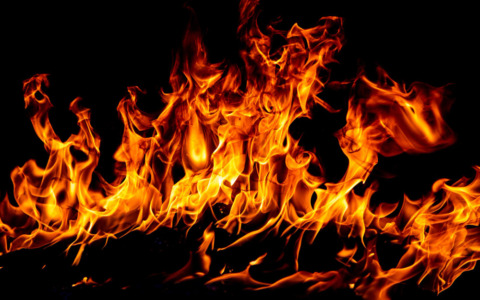 Incendio devastante nel bosco vicino Valpiana, bruciati 4 ettari