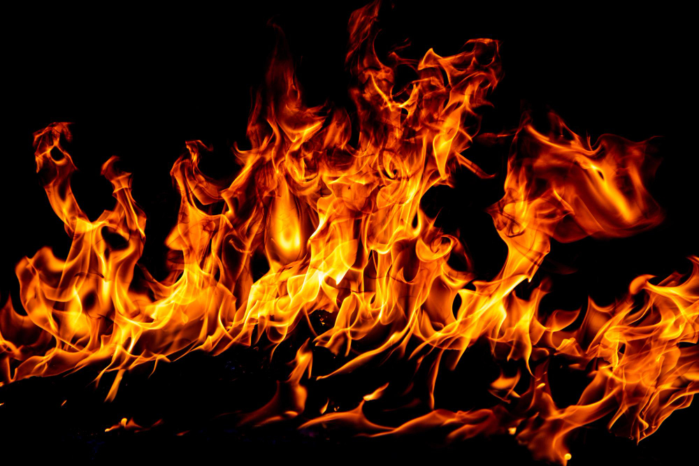 Incendio devastante nel bosco vicino Valpiana, bruciati 4 ettari
