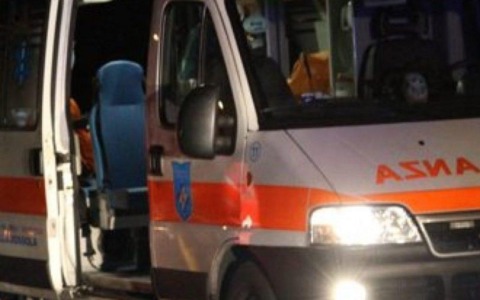 Schianto nella notte, muore un 29enne: tre minori feriti