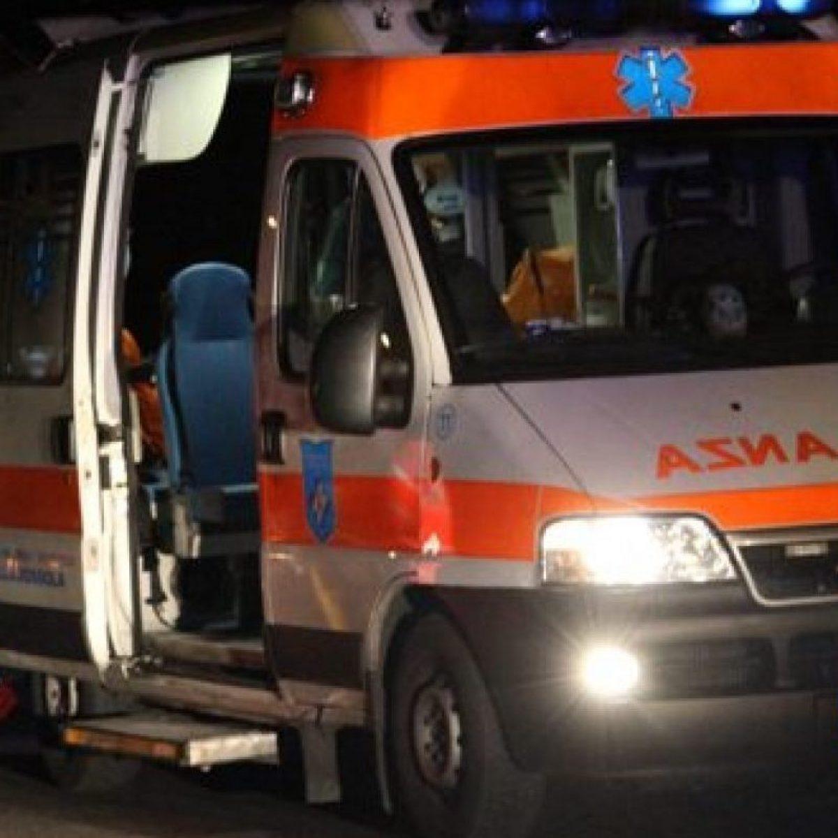 Schianto nella notte, muore un 29enne: tre minori feriti