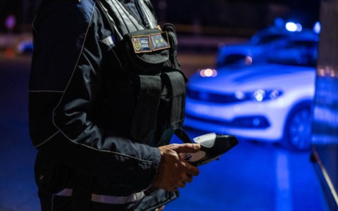 Violenta rissa notturna coinvolge cinque persone in centro città