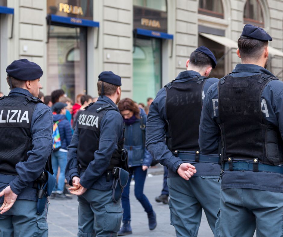 Sequestrato un carretto usato per vendite abusive in spiaggia