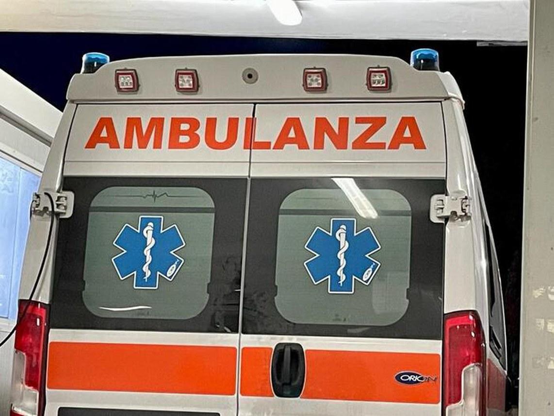 Ciclista 77enne cade in un dirupo durante un’escursione